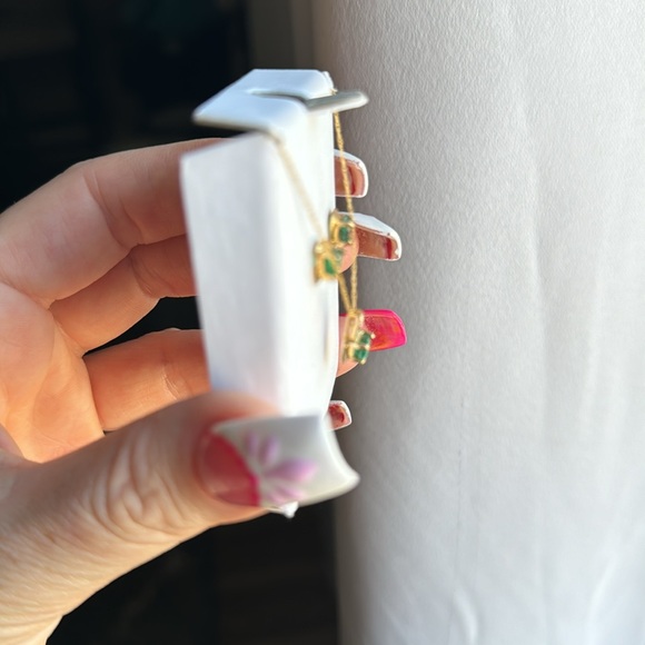 Gold and emerald earrings and necklace. - Picture 2 of 4